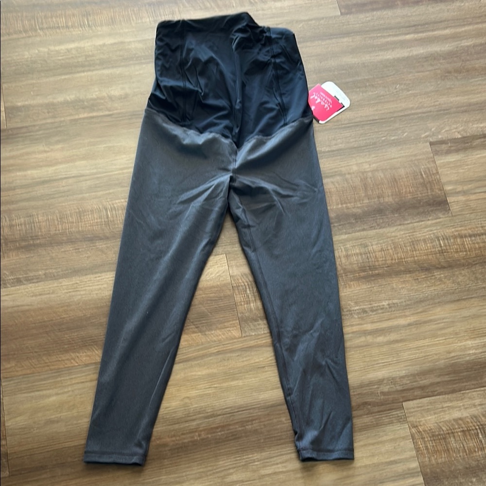 Ingrid & Isabel Black Capris with Fitted Silhouette and Wide Waistband